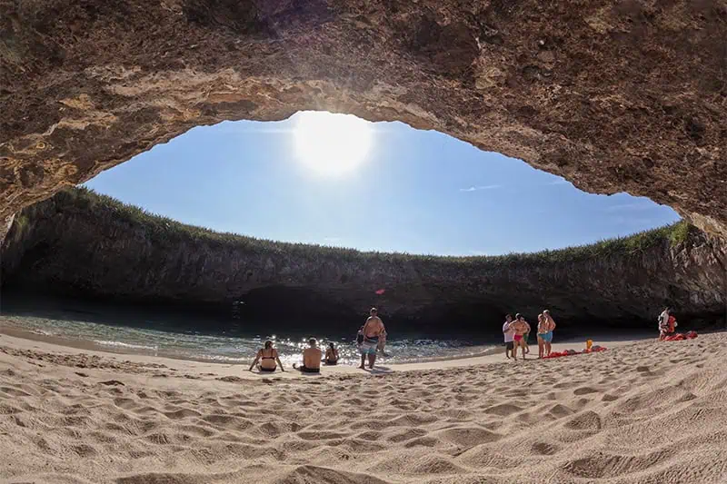 Tour de Snorkel en Islas Marietas y Playa del Amor con Biólogos Marinos